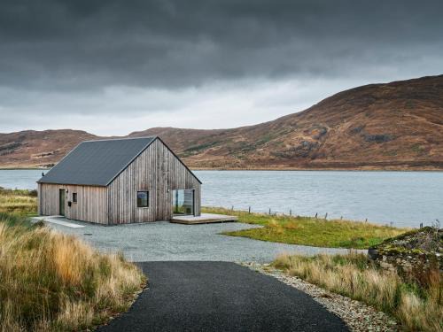 Breakish Casa | Beautiful views from right above the water