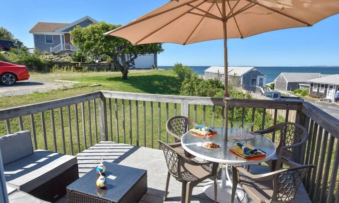 North Truro Casa | Beautiful Views of Cape Cod Bay!