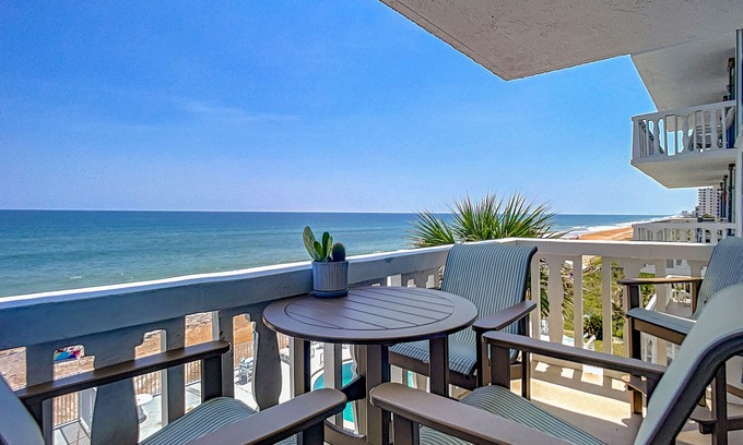 Aquarius Oceanfront Condominio | Beautiful Views on the Beach in Quiet Ormond Beach area