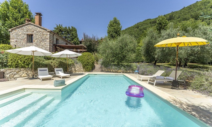 Vaiano Villa | Casa de vacaciones con A/C, piscina privada, WIFI, TV, veranda, vista panorámica, aparcamiento