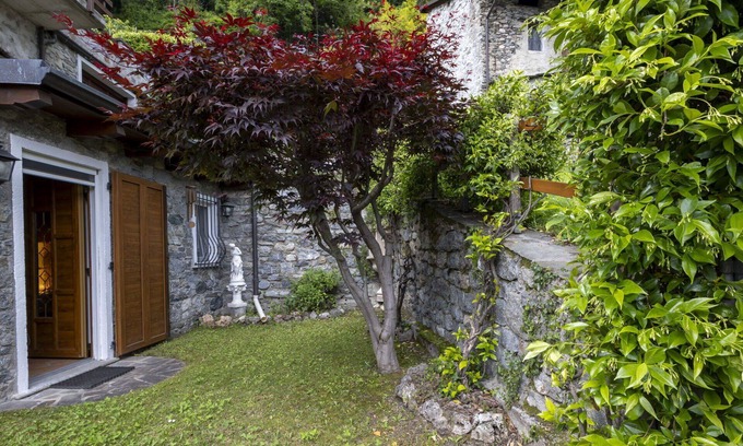 Traona Casa | Maravillosa casa de vacaciones para 6 personas con WIFI, TV, patio y mascotas permitida