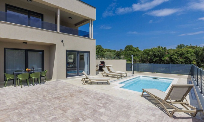 Vinkuran Casa | Maravillosa casa de vacaciones para 6 personas con WIFI, A/C, piscina privada, TV y terraza