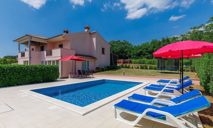 Martinski Casa | Preciosa casa de vacaciones para 8 personas con piscina privada, A/C, WIFI, TV y terraza