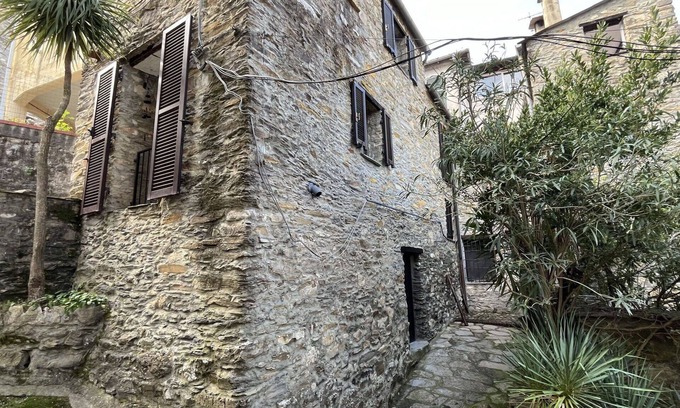 Borgomaro Casa | Preciosa casa de vacaciones para 2 personas con WIFI, TV, terraza y aparcamiento