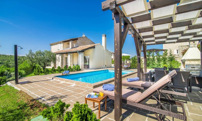 Momjan Casa | Hermosa villa con piscina, vistas al mar, barbacoa, wifi, conexión Wi-Fi