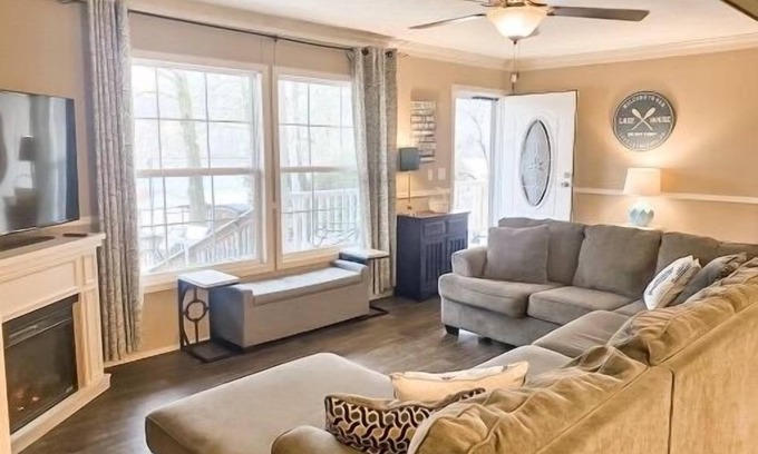 Jones Mills Casa | Beautiful Waterfront 3 Bed/2 bath Hideaway. GREAT FLAT YARD!