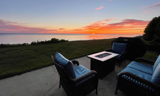 Muskegon Casa | Beautiful waterfront home with 190ft private sandy beach and stunning views