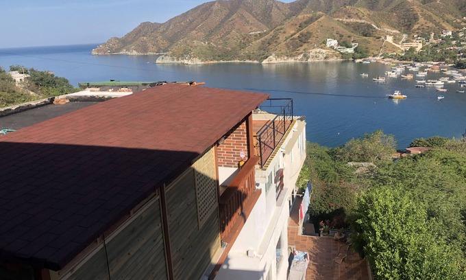 Taganga Cabina | Hermoso bungalow en madera con vista al mar