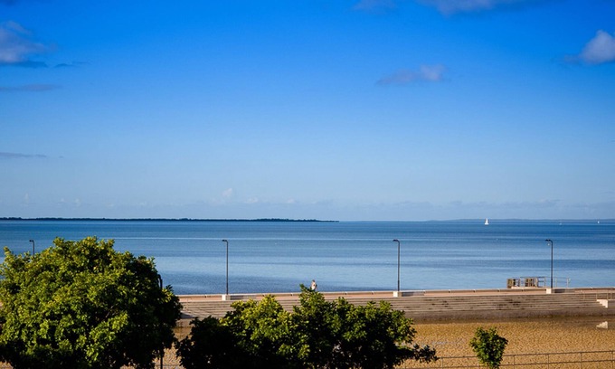 Wynnum Casa | Casa adosada de dos habitaciones bellamente decorada - totalmente independiente