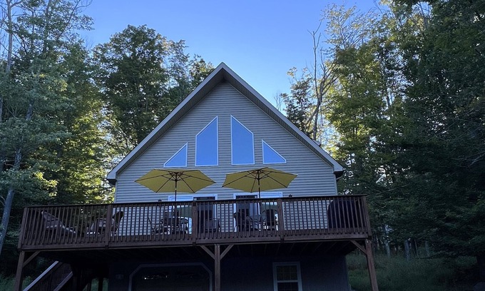 Lake Ariel Chalet De Esquí | Beautifully Clean, Decorated, Cozy Chalet in an Amenity Rich Community