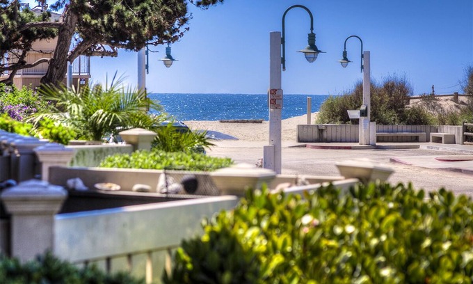 Carpinteria Condominio | Bellamente decorado Condominio Pasos a la playa