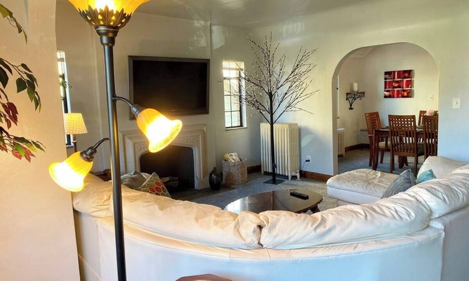 Toledo Apartamento | Beautifully furnished, 2 bed European-style apartment in trendy Five Points area