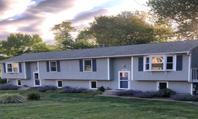 Bonnet Shores Casa | Beautifully remodeled home in Bonnet Shores - Narragansett RI