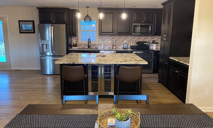 Taswell Casa | Beautifully Renovated 3-Bedroom, 3-Bath Home in Taswell, Indiana