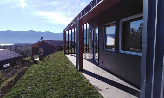 Pucon Cabina | Beauty Cabin en un lugar increíble, rodeado de campo y la mejor vista al lago.