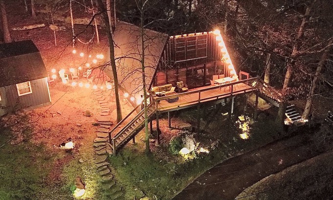 Lost Bridge Village Cabina | Beaver Lake Black Barn