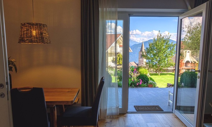 San Genesio Atesino Apartamento | Beckenbinder Garden Apartments / cozy new apartment with a beautiful terrace