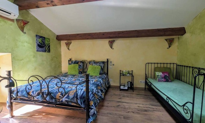 Mostuejouls Cama Y Desayuno | Bed and Breakfast 'Chambres D'hôtes - La Capluc' con vistas a la montaña, Wi-Fi y aire acondicionado
