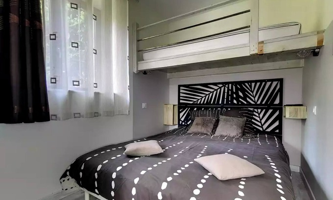 Mostuejouls Cama Y Desayuno | Bed and Breakfast 'Chambres D'hôtes - Les Baumes' con piscina compartida, Wi-Fi y aire acondicionado