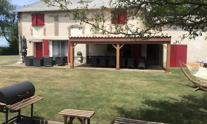 Le Fraysse Cama Y Desayuno | Bed and Breakfast 'La Pompadour' con piscina compartida, jardín compartido y Wi-Fi