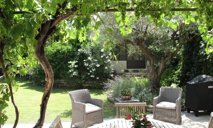 Loriol-du-Comtat Casa | Alojamiento y desayuno en una casa de campo provenzal, piscina climatizada, tranquilo y de descanso