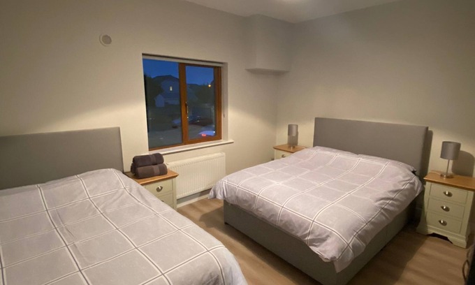 Dromod Casa | Cuádruple-Baño privado con ducha-Moderno-Vista al patio-Quad-2, room 2
