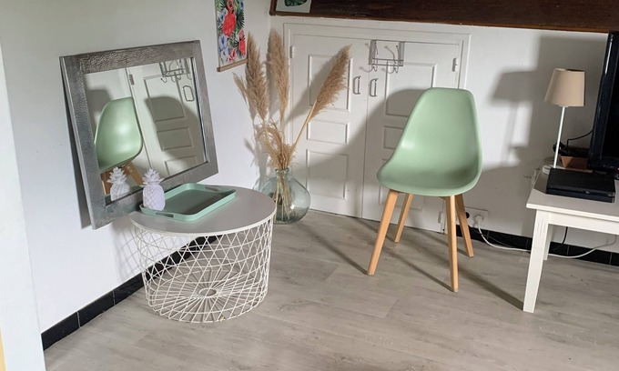 Lescar Casa | Bedroom + bathroom