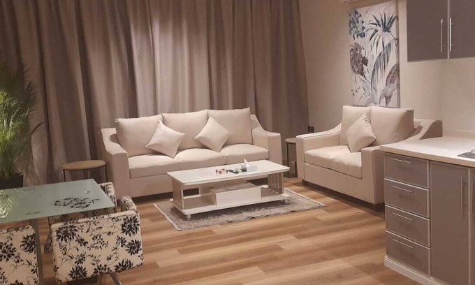 Al Olaya District Apartamento | Bedroom living room kitchen bathroom