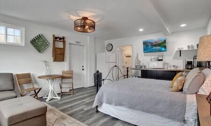 Weston Apartamento | Bee & Bee Bungalow - Studio B&B downtown