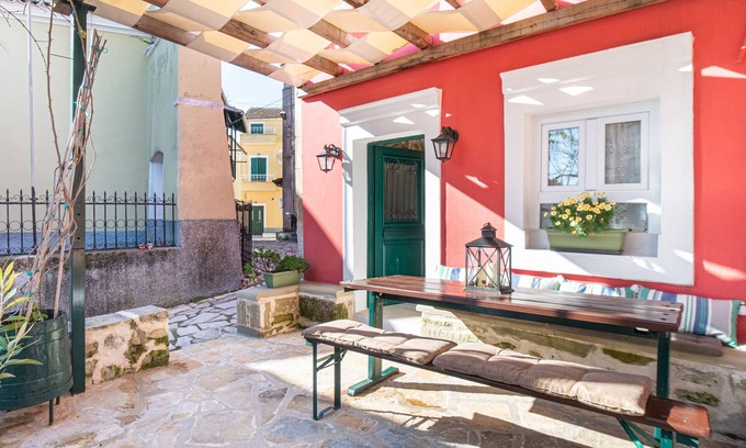 Chlomos Casa | Casa de vacaciones "Bekiris Traditional Inn" con terraza privada, aire acondicionado y Wi-Fi