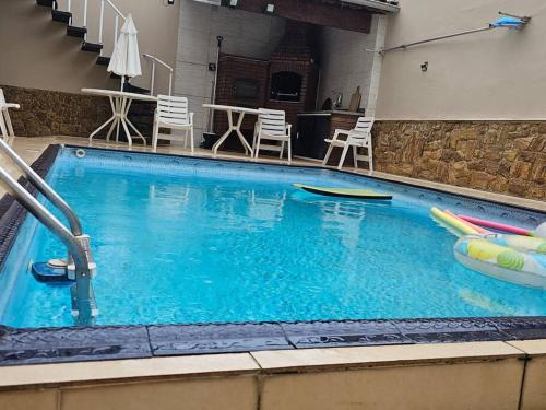 Jardim Imperador Casa | Belíssima Casa a Beira Mar com Piscina Aquecida Cobrado a Parte, 5 Quartos com Ar Condicionado, Amplo Salão de Jogos com Mesas de Bilhar e Pebolim, Amplo Espaço Externo com Churrasqueira em Deck Gourmet Coberto frente a Piscina,Tudo isso á Beira Mar