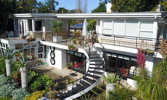 Berry Casa | BelAir: una almohadilla de mediados de siglo en el corazón de Berry