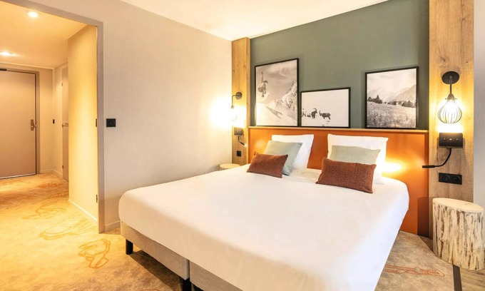 Mont-de-Lans Apartamento | Belambra Clubs Les 2 Alpes Les Crestes - All inclusive - Premium Room 2 Adults and 2 Children Room Night View