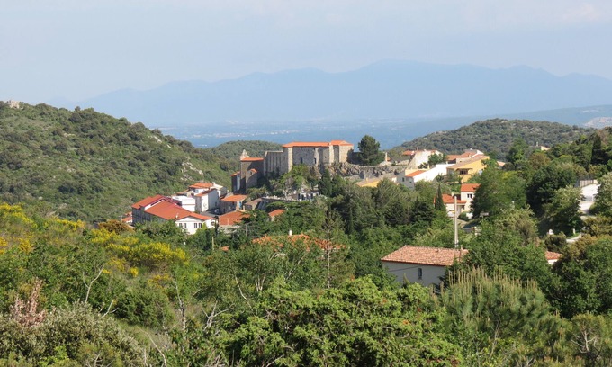 Belesta Casa | Casa con vista panorámica, dentro de las murallas medievales del pueblo.