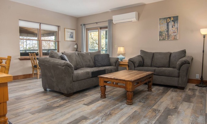 La Pointe Condominio | Bell Street-Downtown Oasis