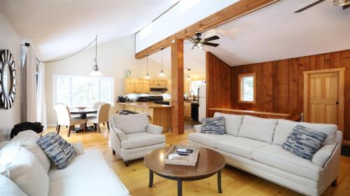 Campton Casa | Bell Valley 146, Estates