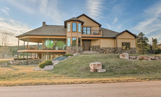 Sturgis Casa | ¡Amplia casa de Black Hills Forest con terraza y parrilla!