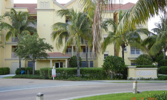 South Island Condominio | Bella Lago 242: pasos de la playa, muebles impresionantes, ¡no te preocupes!