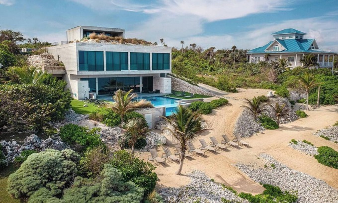 East End Casa | Bella Rocca: Ultra-Luxe Estate w/Pool and Spa, Sunken Fire Pit and Designer Inte