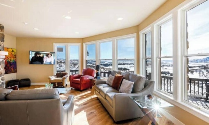 Silver Summit Casa | Bella Vista Sleeps 21 · Hot Tub · Mountain Views