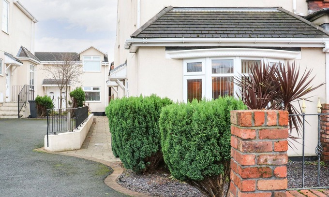 Southport Cabaña | BELLA VITA, pet friendly, with a garden in Southport