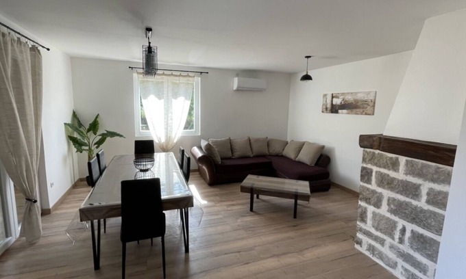 Goudargues Casa | Belle Maison Rénovée Avec Jardin, à 500m du Centre Village