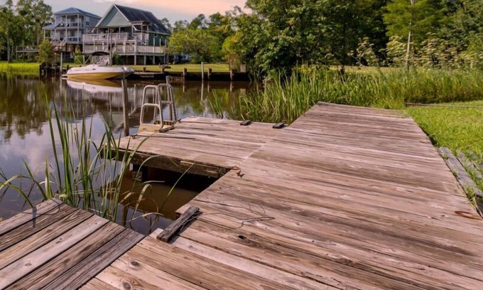 Gulfport Casa | Bells on the Biloxi Pet Friendly Waterfront Sleeps 6