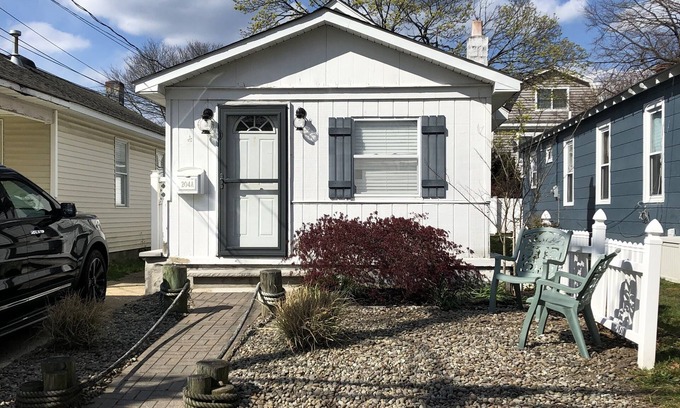 Lake Como Casa | Belmar 3-Bedroom Front House ~ A Block To The Ocean!