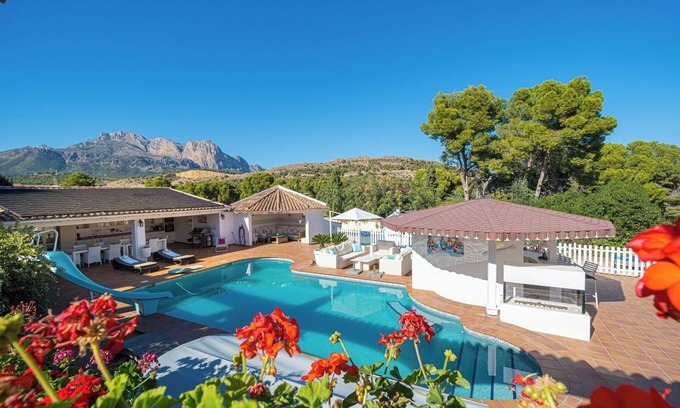 La Colina Villa | Belmonte Lux Villa familiar con vistas al mar, piscina, terraza y Wi-Fi