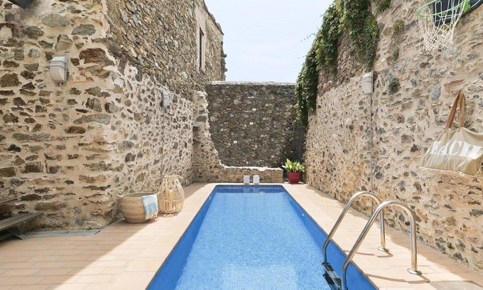 Garriguella Casa | Casa señorial en Garriguella con piscina privada