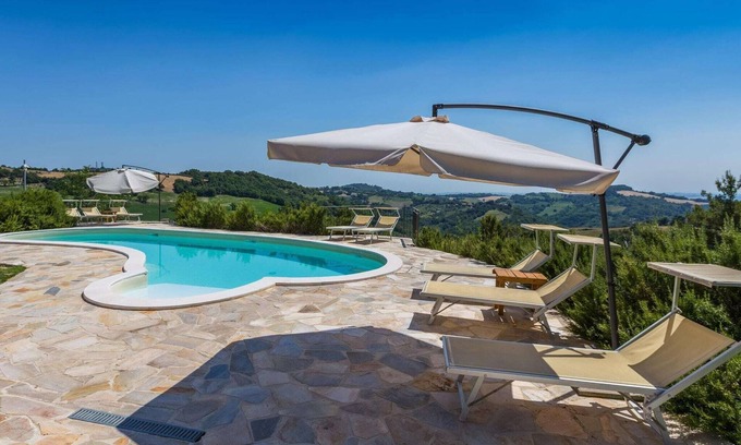 Montefelcino Villa | Villa tranquila en Montefelcino con piscina
