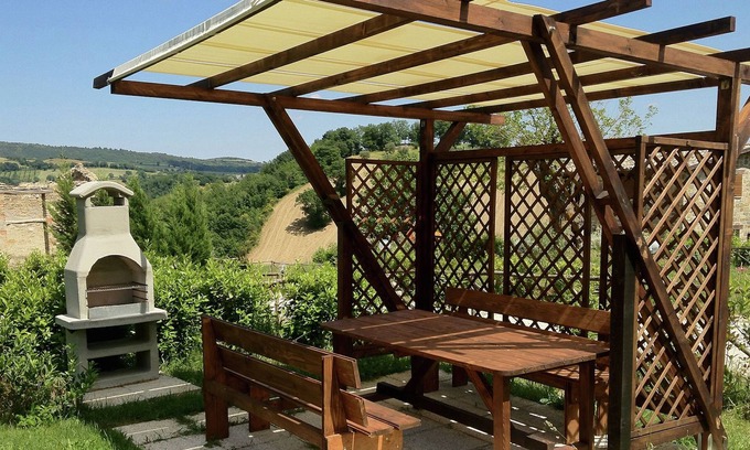 San Severino Marche Villa | Elegante Villa en Palazzata con Vistas al Campo