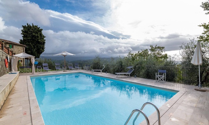 Caprese Michelangelo Otro | Granja histórica con piscina