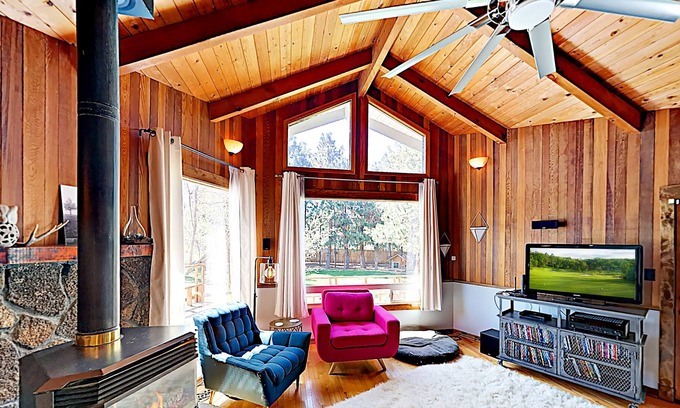 Southwest Bend Casa | Bend basecamp with big fenced yard - near Lava Butte, Sunriver Resort